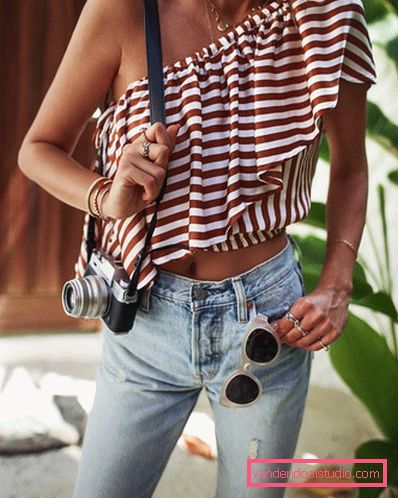 Elegante estate sull'esempio dell'estate più alla moda guarda 2019-2020 - tendenze fotografiche