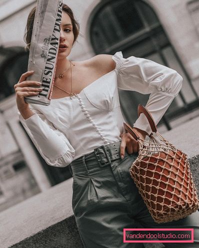 Elegante estate sull'esempio dell'estate più alla moda guarda 2019-2020 - tendenze fotografiche