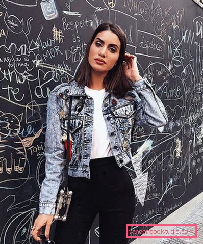 Elegante estate sull'esempio dell'estate più alla moda guarda 2019-2020 - tendenze fotografiche