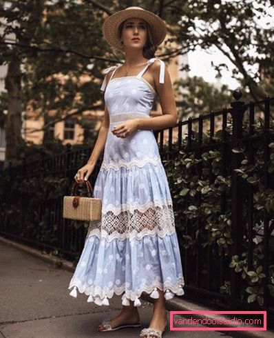 Elegante estate sull'esempio dell'estate più alla moda guarda 2019-2020 - tendenze fotografiche