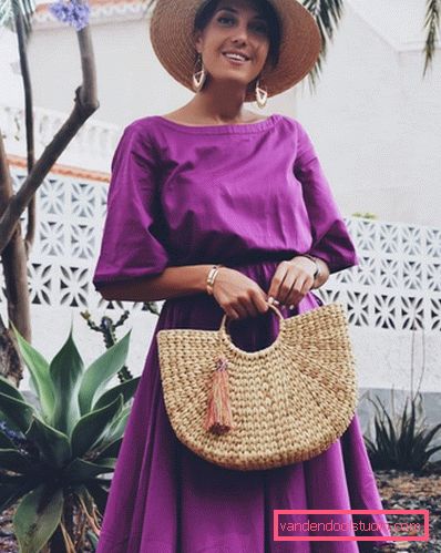 Elegante estate sull'esempio dell'estate più alla moda guarda 2019-2020 - tendenze fotografiche