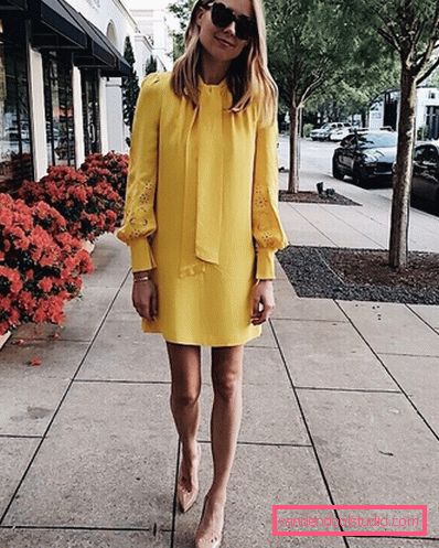 Elegante estate sull'esempio dell'estate più alla moda guarda 2019-2020 - tendenze fotografiche