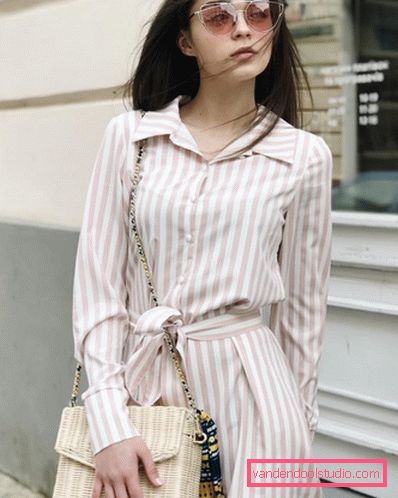 Elegante estate sull'esempio dell'estate più alla moda guarda 2019-2020 - tendenze fotografiche