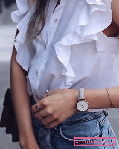 Elegante estate sull'esempio dell'estate più alla moda guarda 2019-2020 - tendenze fotografiche