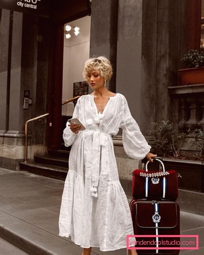 Elegante estate sull'esempio dell'estate più alla moda guarda 2019-2020 - tendenze fotografiche