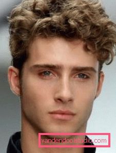 Acconciatura maschile alla moda con riccioli Acconciature da uomo alla moda primavera-estate 2019