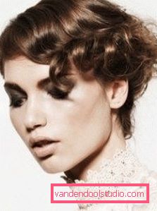 capelli corti con frangia ondulata