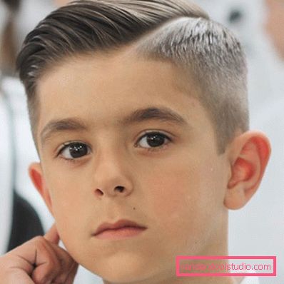 Acconciature alla moda sul lato per ragazzi con parting 2019