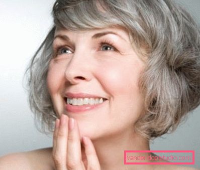 Tagli per le donne dopo 50 anni per i capelli corti e ricci Tagli di capelli alla moda per le donne dopo 50 anni a diverse lunghezze di capelli