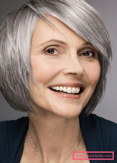 Tagli di capelli tondi per le donne dopo 50 anni Tagli di capelli alla moda per le donne dopo 50 anni a diverse lunghezze di capelli