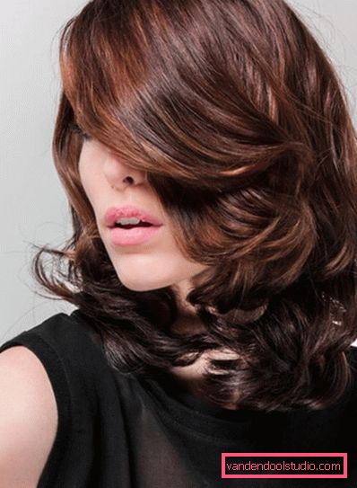 Tagli per le donne dopo 50 anni con capelli medi Tagli di capelli alla moda per le donne dopo 50 anni a diverse lunghezze di capelli