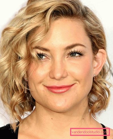 Eleganti tagli di capelli per capelli medi 2019-2020 anni