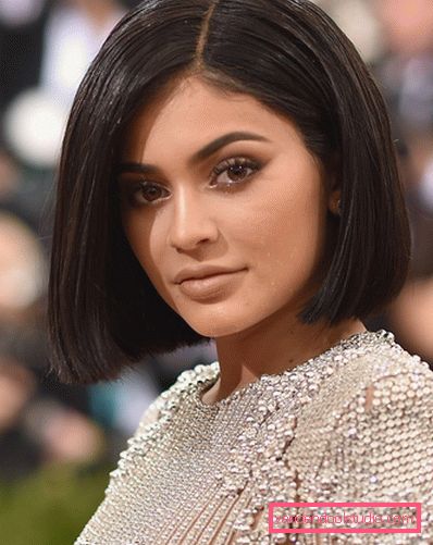 Eleganti tagli di capelli per capelli medi 2019-2020 anni
