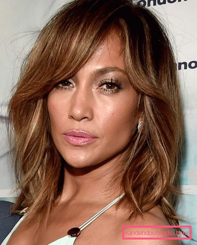 Eleganti tagli di capelli per capelli medi 2019-2020 anni
