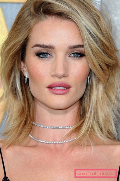 Eleganti tagli di capelli per capelli medi 2019-2020 anni