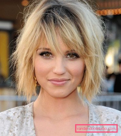 Eleganti tagli di capelli per capelli medi 2019-2020 anni