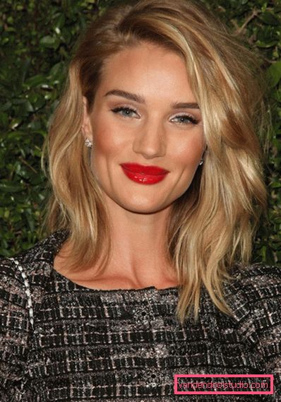 Eleganti tagli di capelli per capelli medi 2019-2020 anni