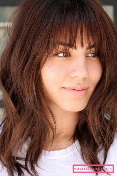 Eleganti tagli di capelli per capelli medi 2019-2020 anni