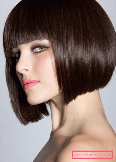 Eleganti tagli di capelli per capelli medi 2019-2020 anni