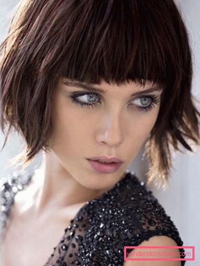 Eleganti tagli di capelli per capelli medi 2019-2020 anni