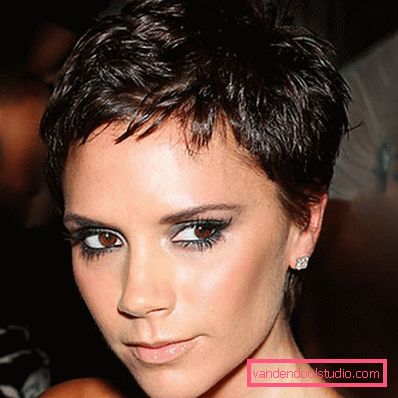 Delicati tagli di capelli pixie