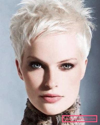 Delicati tagli di capelli pixie