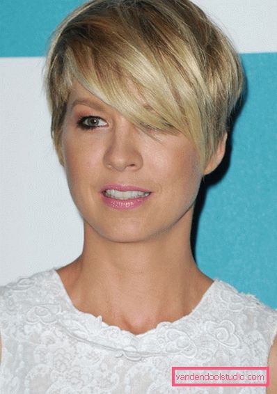 Delicati tagli di capelli pixie