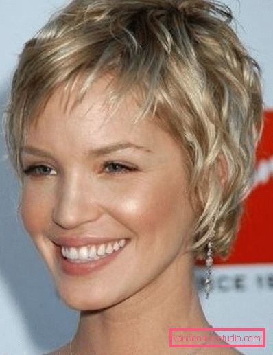 Delicati tagli di capelli pixie