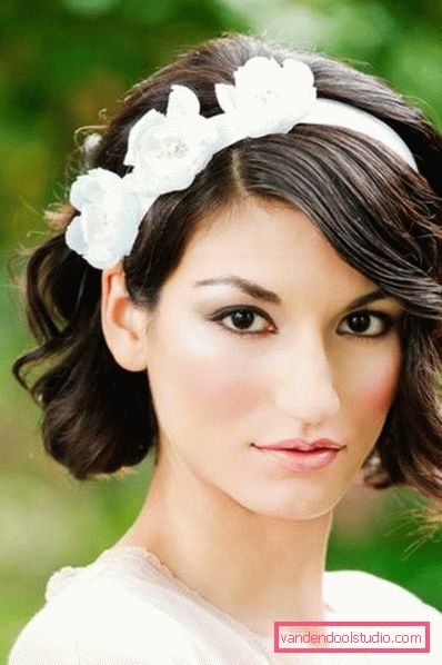 Capelli corti di belle acconciature da sposa 2017 Tendenze moda in acconciature da sposa 2019