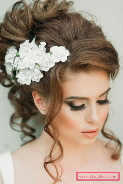 Capelli lunghi di acconciature da sposa 2017 Tendenze moda in acconciature da sposa 2019