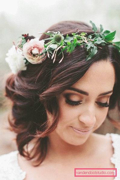 Capelli corti di belle acconciature da sposa 2017 Tendenze moda in acconciature da sposa 2019