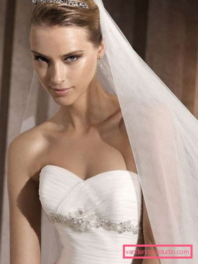 Belle acconciature da sposa 2017 con un velo Tendenze moda in acconciature da sposa 2019