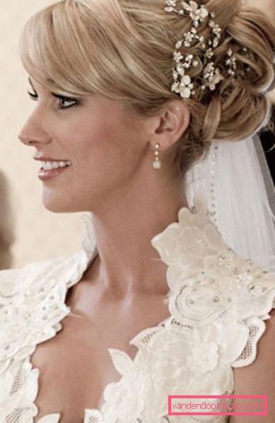 Belle acconciature da sposa 2017 con un velo Tendenze moda in acconciature da sposa 2019