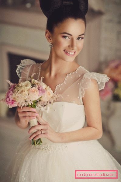 Capelli lunghi di acconciature da sposa 2017 Tendenze moda in acconciature da sposa 2019