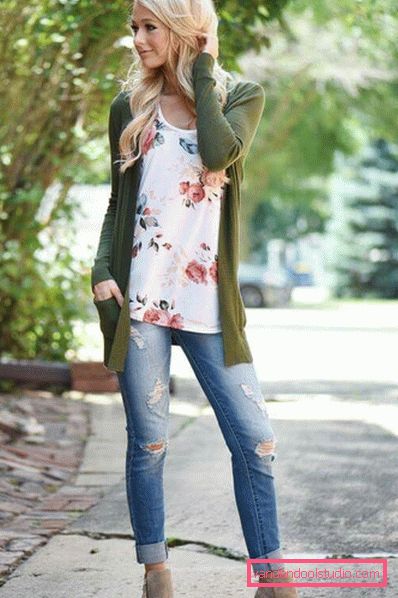 Jeans ritagliati alla moda 2019-2020