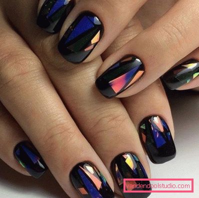 Manicure nera alla moda