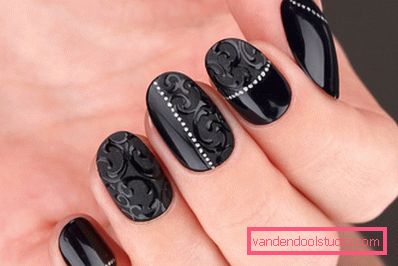 Manicure nera alla moda