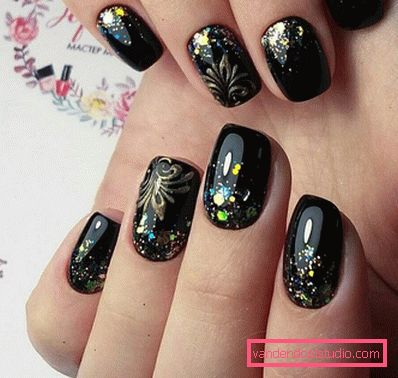 Manicure nera alla moda