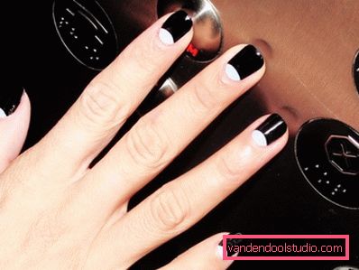 Manicure nera alla moda