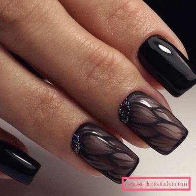 Manicure nera alla moda