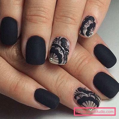 Manicure nera alla moda
