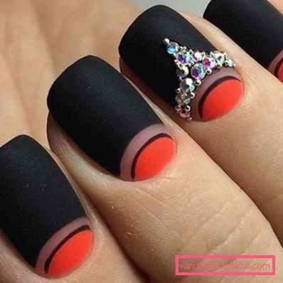 Manicure nera alla moda
