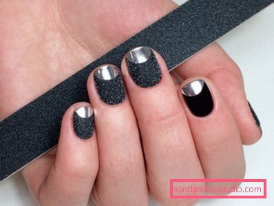 Manicure nera alla moda