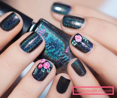 Manicure nera alla moda