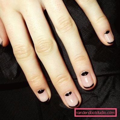 Manicure nera alla moda