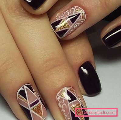 Manicure nera alla moda