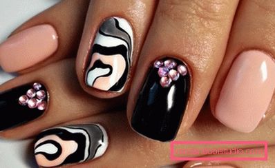 Manicure nera alla moda