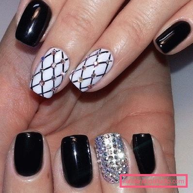 Manicure nera alla moda