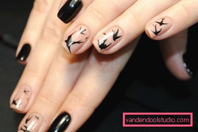 Manicure nera alla moda