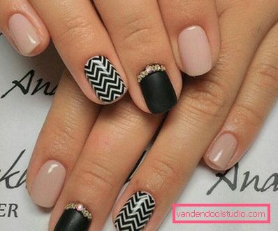 Manicure nera alla moda